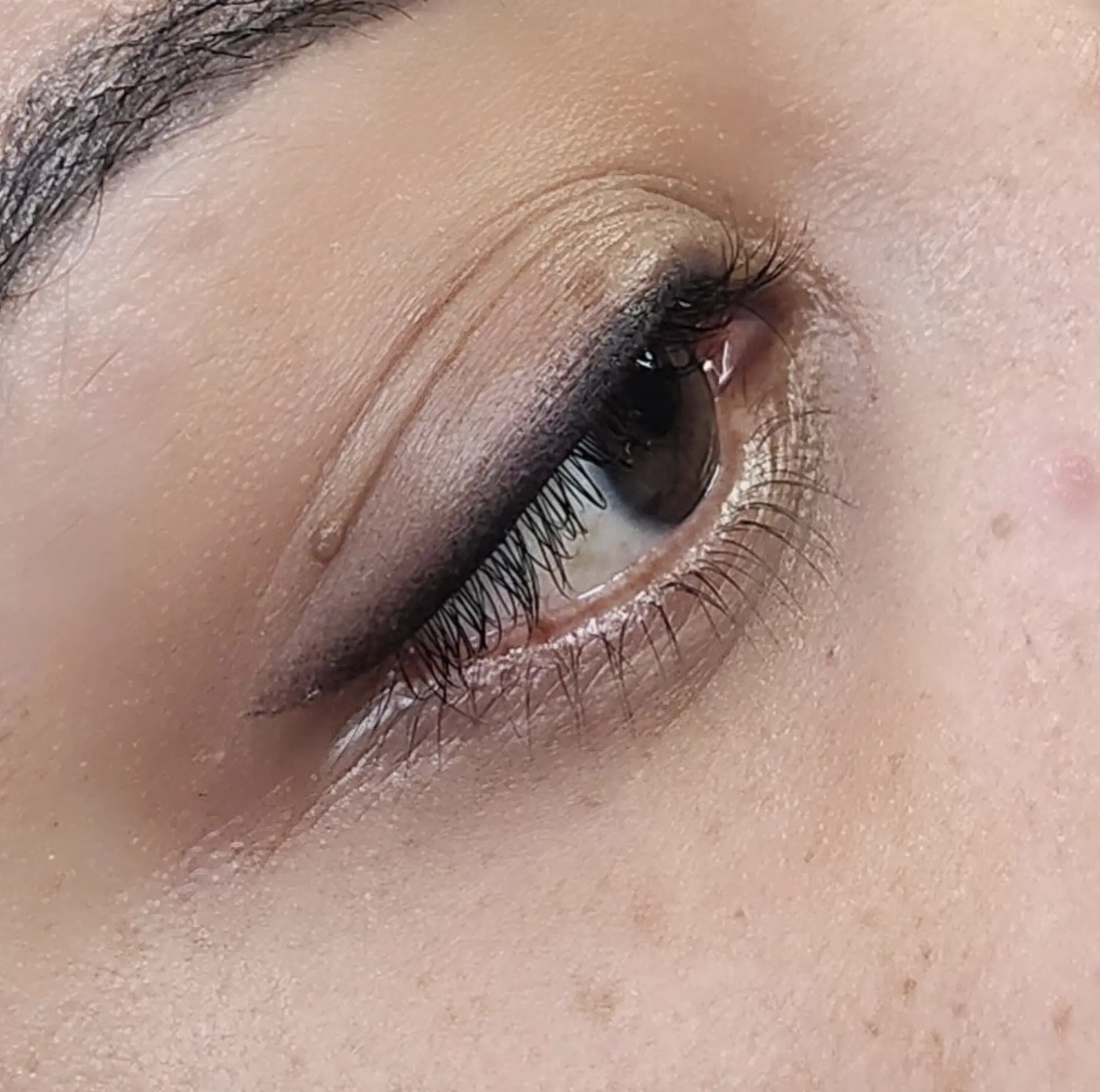 Eyeliner tattoo healing